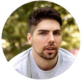 Strona główna A man with short hair in a sweatshirt